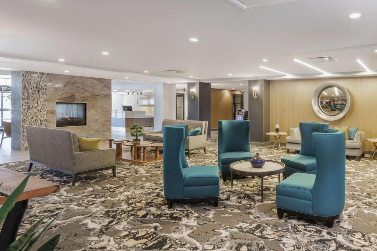 Hotel Trilogy Albany Airport, Tapestry Collection By Hilton Лейтъм Екстериор снимка