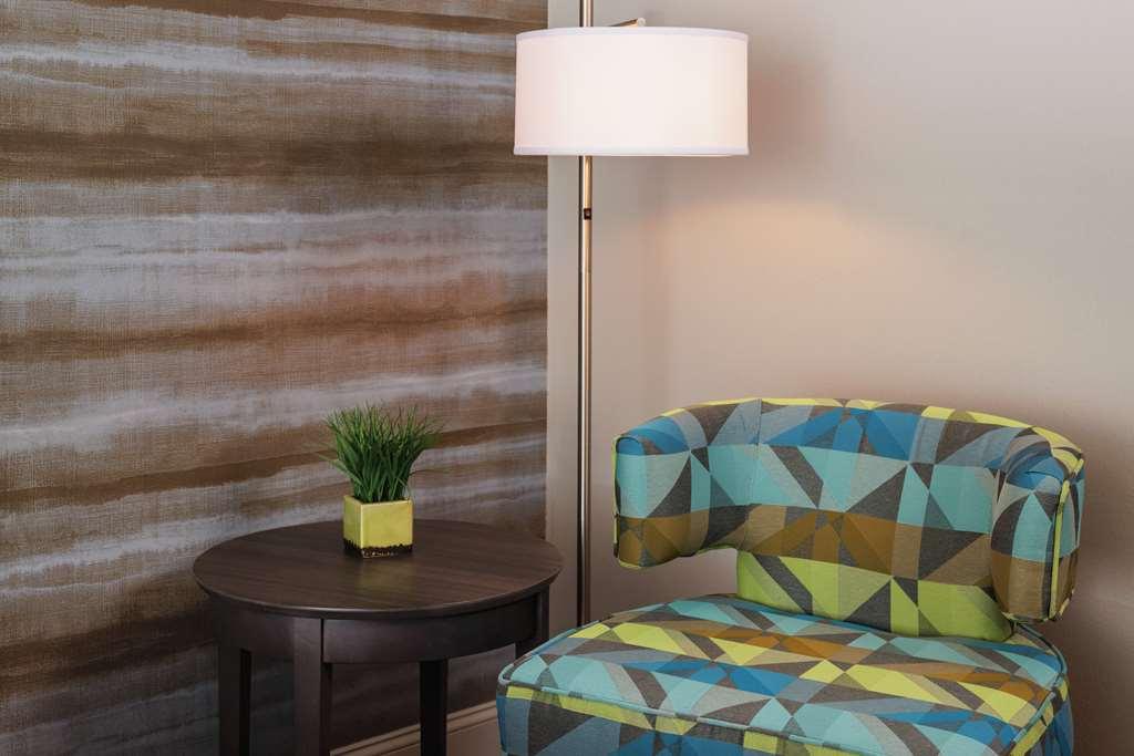 Hotel Trilogy Albany Airport, Tapestry Collection By Hilton Лейтъм Стая снимка