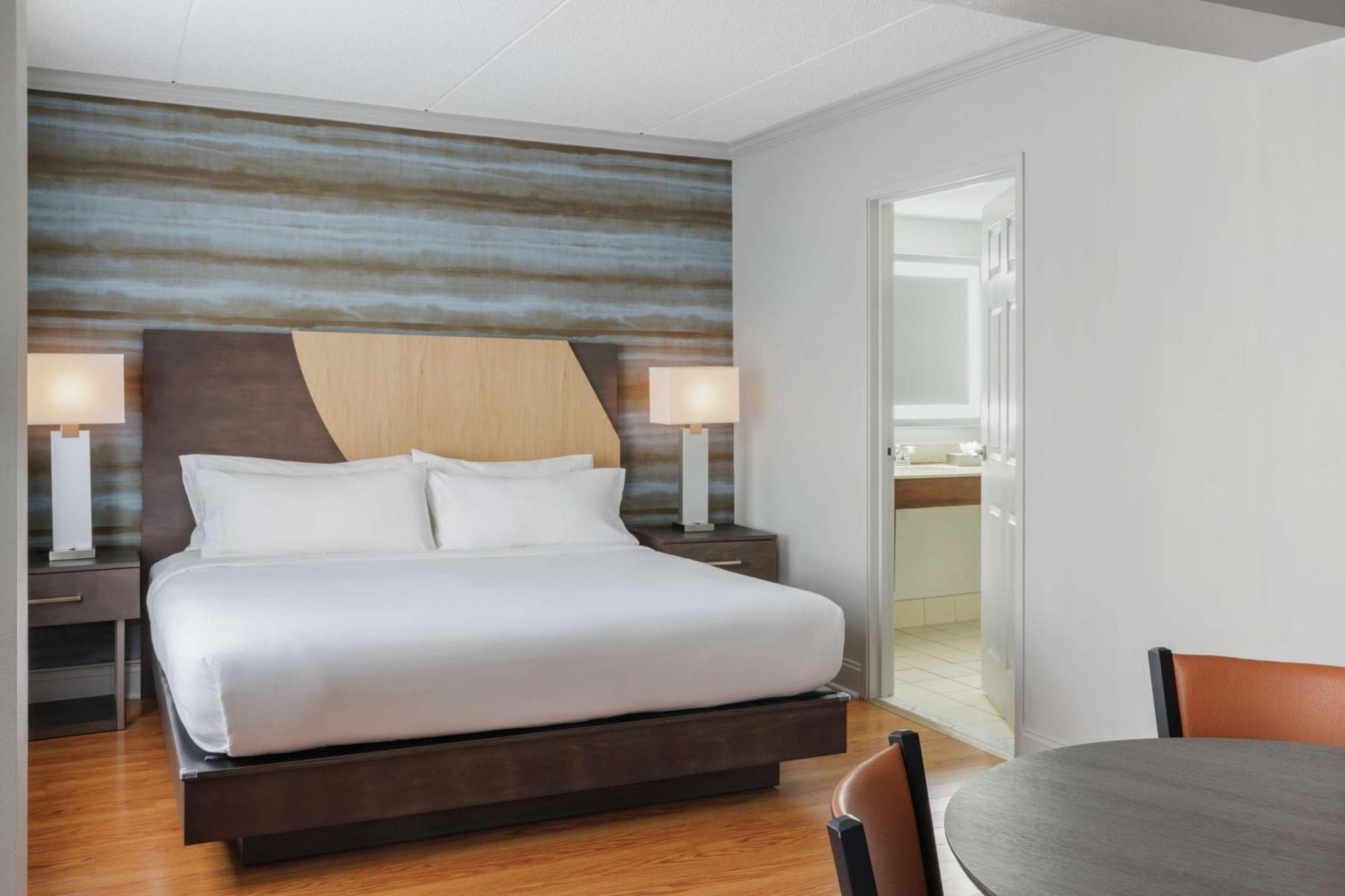 Hotel Trilogy Albany Airport, Tapestry Collection By Hilton Лейтъм Екстериор снимка