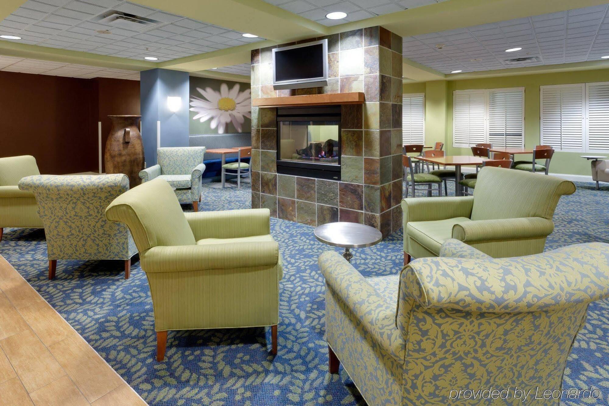 Hotel Trilogy Albany Airport, Tapestry Collection By Hilton Лейтъм Екстериор снимка
