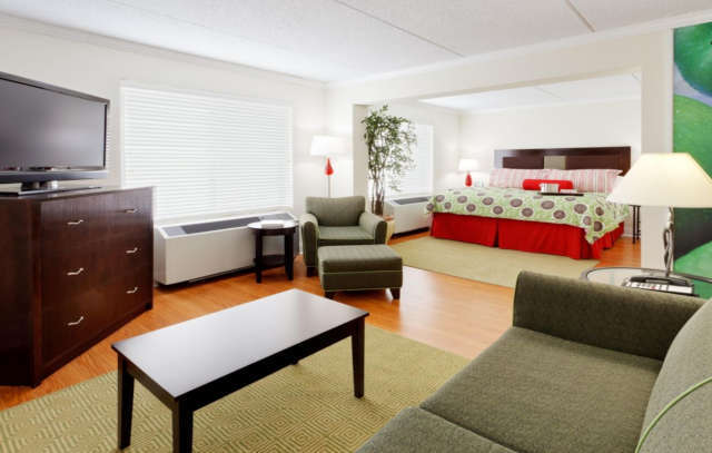 Hotel Trilogy Albany Airport, Tapestry Collection By Hilton Лейтъм Екстериор снимка